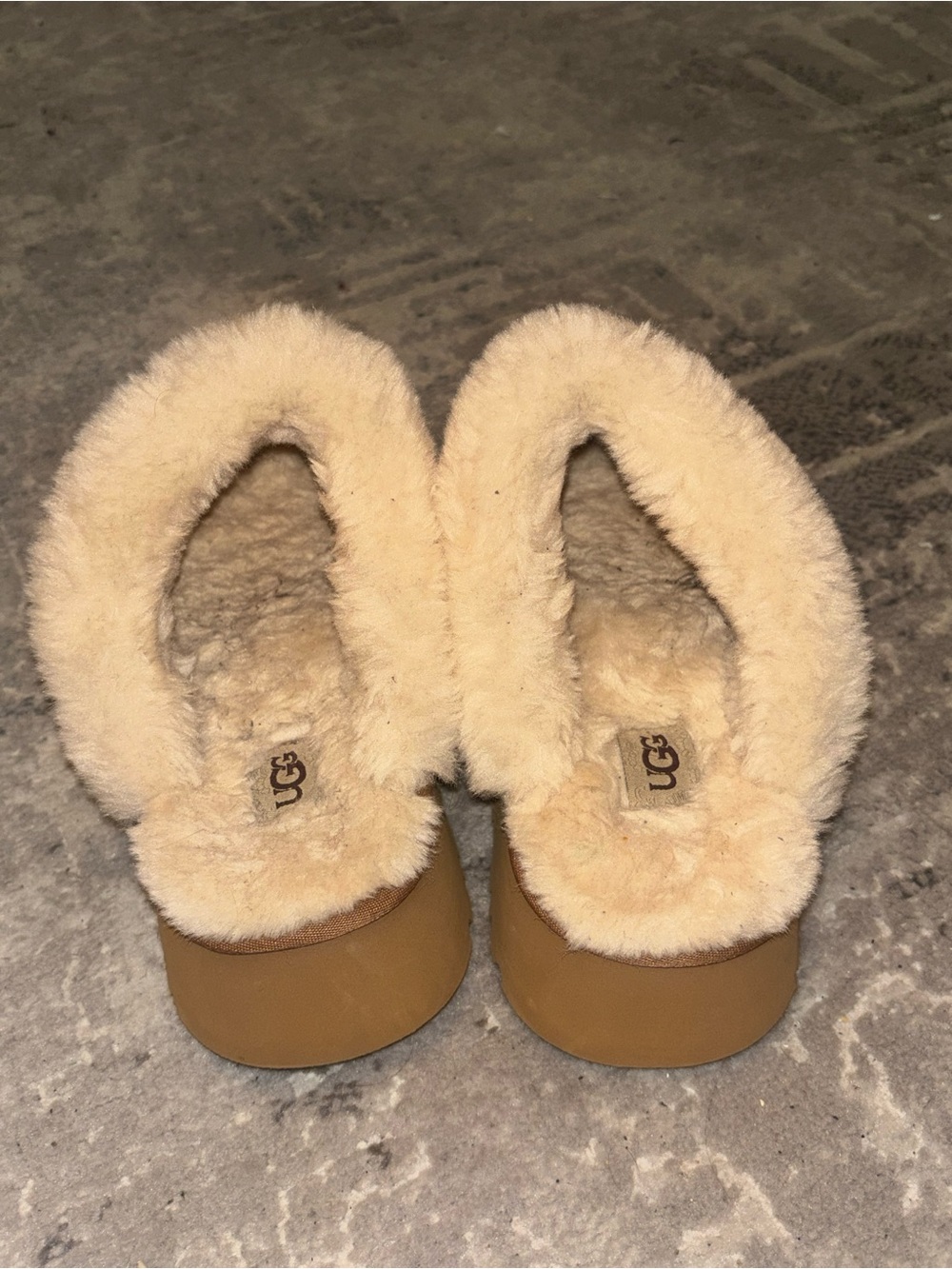 Woman’s Platform UGG slippers- Chestnut - Picture 5 of 6